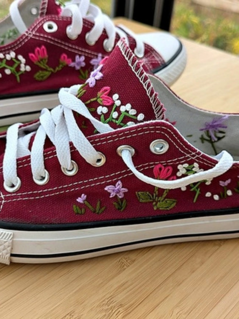Women's 7 Burgundy Sneakers With Flower Embroidery